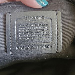 Coach signature tote, dark brown, great conditon
